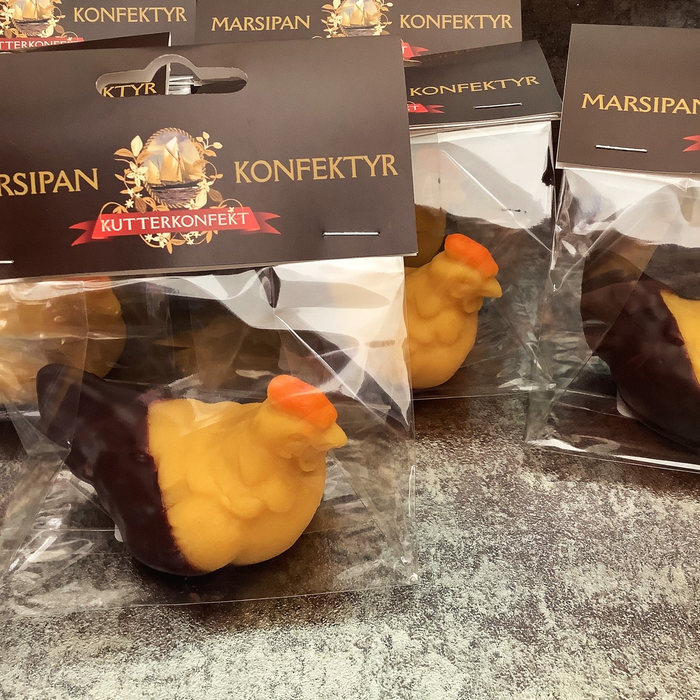 Marsipanfigur - Vera doppad i mörk choklad