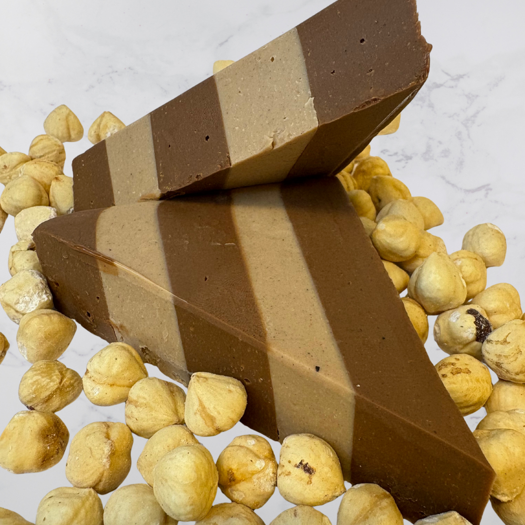 Vecker glasburk med sötmandlar i karamell och choklad