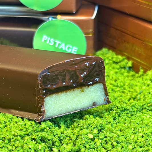 Pistage - Marsipan och mörk cognacstryffel. NU 50% STÖRRE!