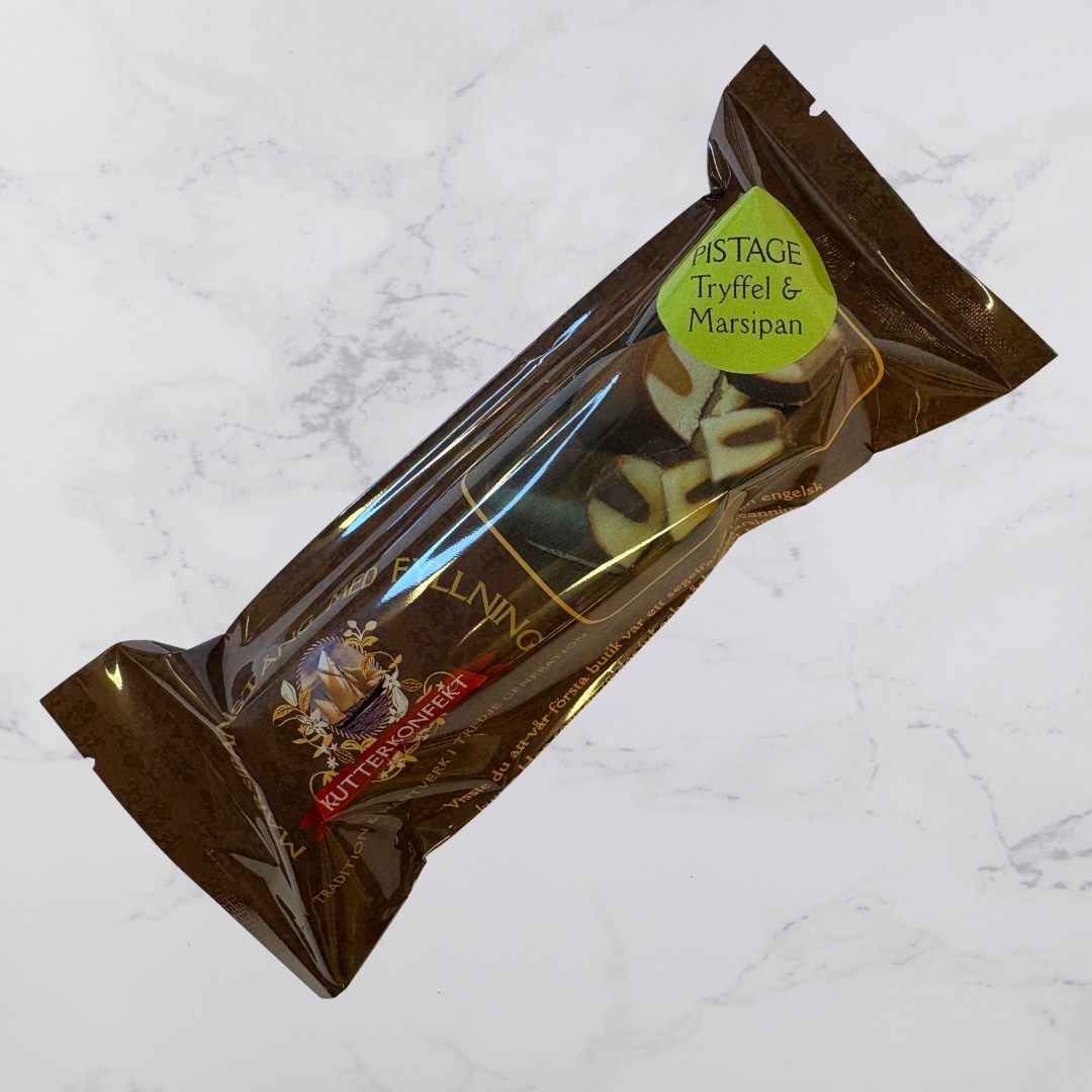 Marsipanstång fylld med tryffel doppad i mörk choklad.