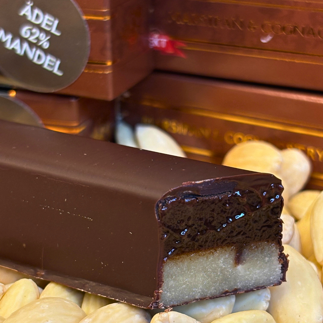 Ädel 62% - Marsipan och mörk cognacstryffel. NU 50% STÖRRE!